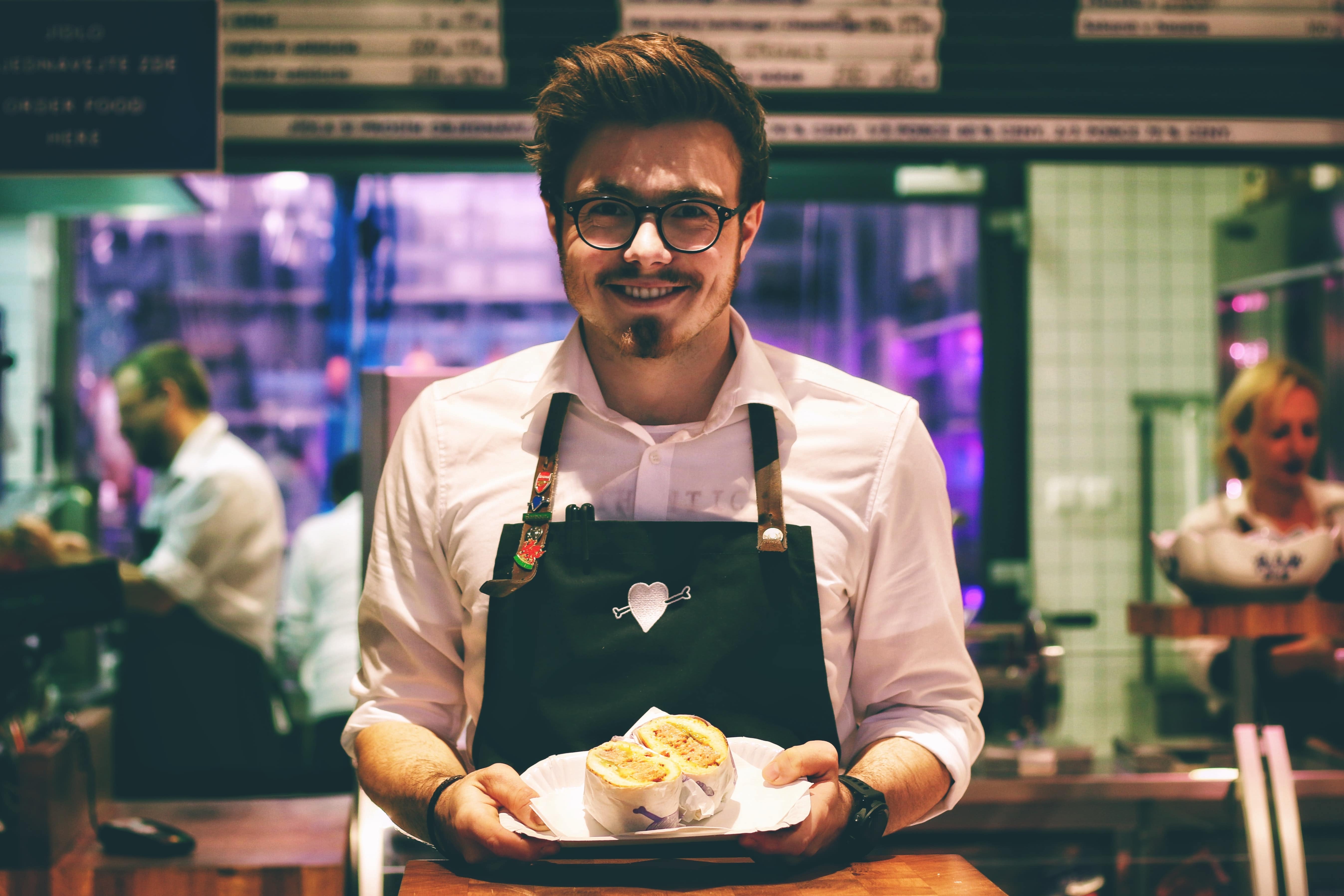 Serveur en restaurant, un métier véritablement mortel